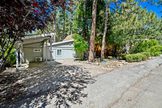 43032 Sunset Dr in Big Bear Lake, CA - Building Photo - Building Photo