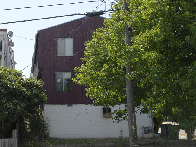 1600-1602 E 19th St in Oakland, CA - Building Photo - Building Photo