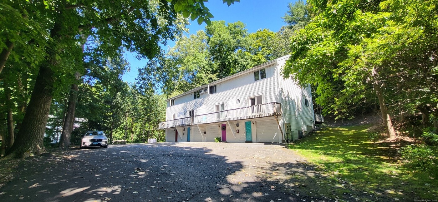 1730 Farmington Ave in Farmington, CT - Building Photo