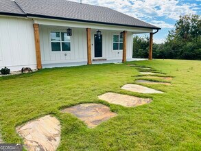 425 Smokey Rd in Newnan, GA - Building Photo - Building Photo