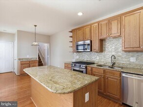 7752 Grandwind Dr in Lorton, VA - Building Photo - Building Photo