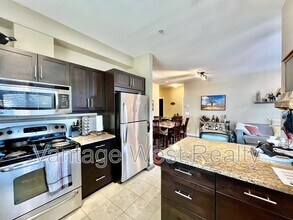1350-1350 Ridgeway Dr in Kelowna, BC - Building Photo - Building Photo