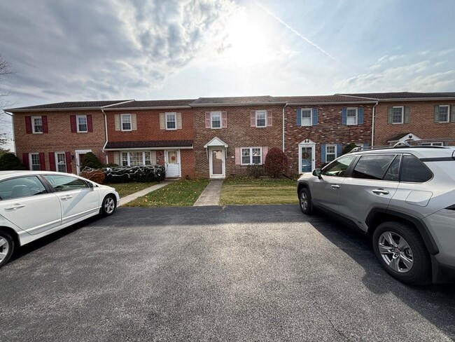 2004 Hale Ct in Wyomissing, PA - Building Photo - Building Photo