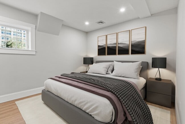 54 Balmoral St, Unit 2