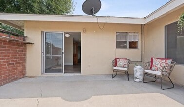 2690 N Berkeley St in Orange, CA - Foto de edificio - Building Photo