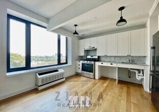 409 Eastern Pkwy in Brooklyn, NY - Building Photo - Building Photo