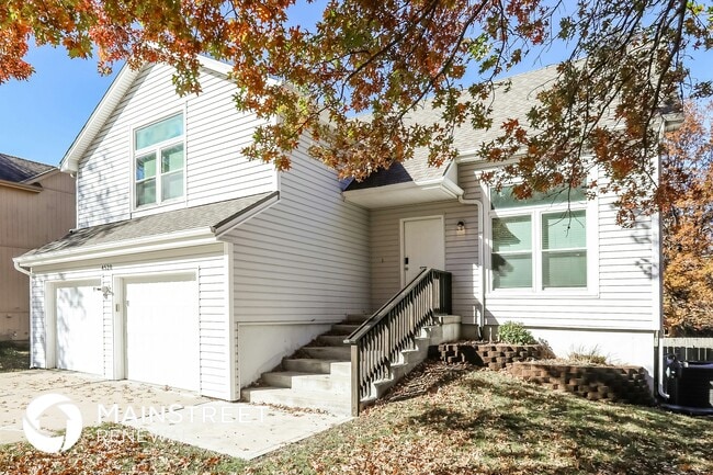 4520 NE Webster Dr in Lee's Summit, MO - Foto de edificio - Building Photo