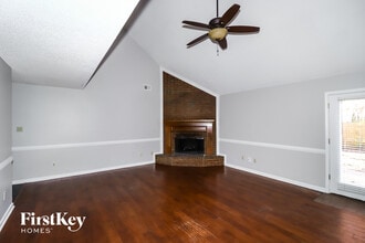 8824 Bredbury Cove E in Memphis, TN - Building Photo - Building Photo