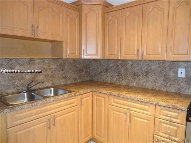 15225 NE 6th Ave in Miami, FL - Building Photo - Building Photo