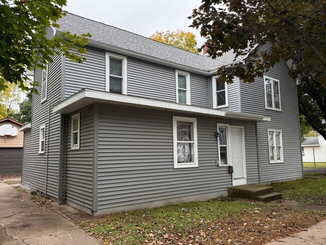 220 13th Ave W in Menomonie, WI - Building Photo - Building Photo