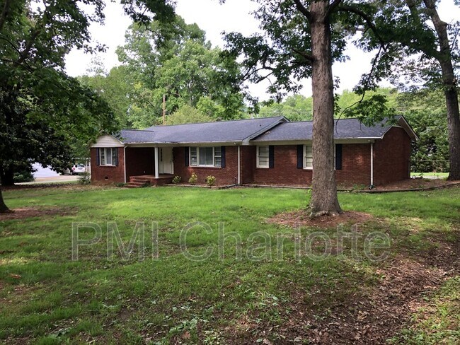 128 Woodlynn Dr in Charlotte, NC - Building Photo - Building Photo