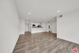 7453 Haskell Ave in Los Angeles, CA - Building Photo - Building Photo