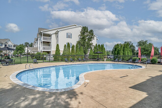 Stone Ridge Apartments in Berea, OH - Foto de edificio - Building Photo