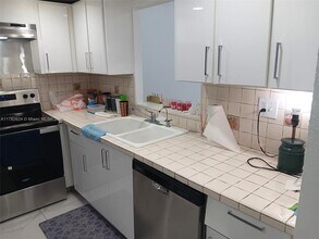 3551 NE 169th St in North Miami Beach, FL - Building Photo - Building Photo