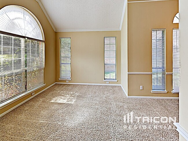 1511 Dutchman Creek Dr in Desoto, TX - Building Photo - Building Photo