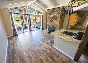 1097 Club View Dr, Unit C in Big Bear Lake, CA - Building Photo