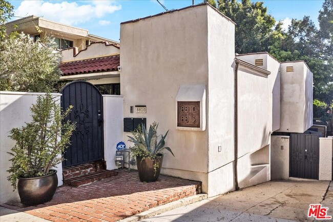8812 Harratt St in West Hollywood, CA - Building Photo - Building Photo