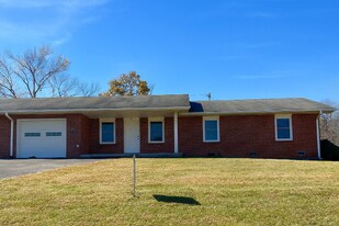 50 Brookside Dr in Hendersonville, NC - Building Photo
