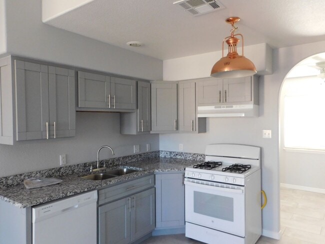 property at 2915 La Mesilla Cir