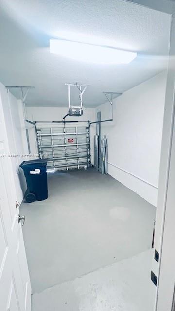 7611 NW 115th Ct in Medley, FL - Building Photo - Building Photo