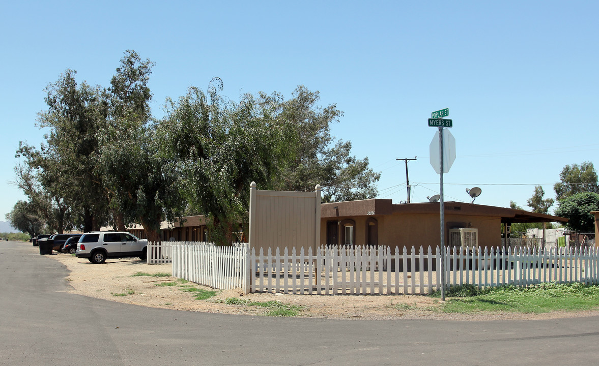 32024 Poplar St in Wittmann, AZ - Building Photo