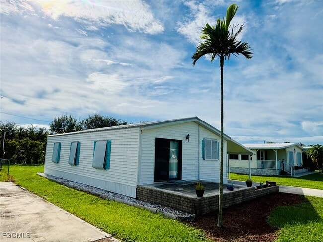 16091 Siesta Dr in Ft. Myers, FL - Building Photo - Building Photo