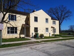 5920 Dendron Ln in Greendale, WI - Foto de edificio - Building Photo