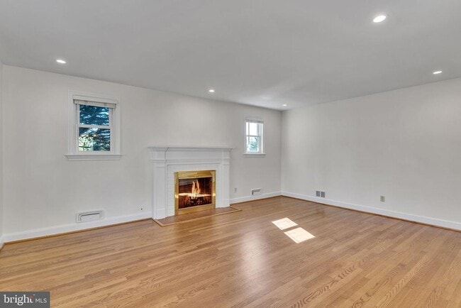 property at 2446 N Jefferson St