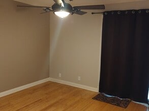 927 S Downey Pl, Unit 2-Bedroom Flat in Anaheim, CA - Building Photo - Building Photo