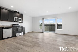 977 Creer Way in West Richland, WA - Building Photo - Building Photo