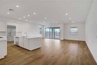 12556 Heritage Hts Dr in Las Vegas, NV - Building Photo - Building Photo