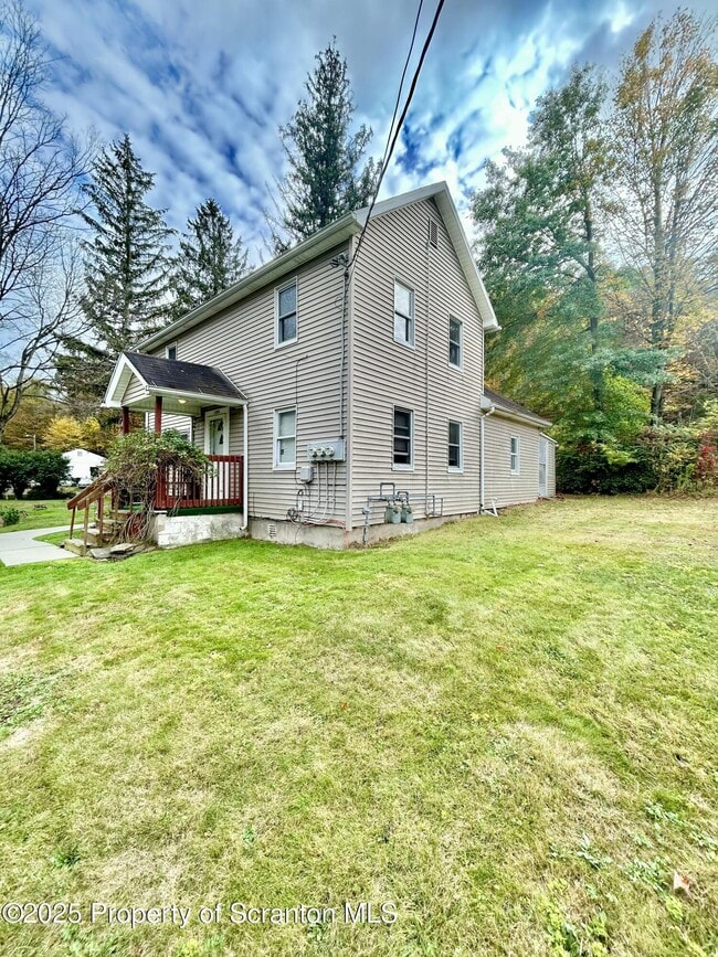 1395-1395 Old Trail Rd in Clarks Summit, PA - Building Photo - Building Photo