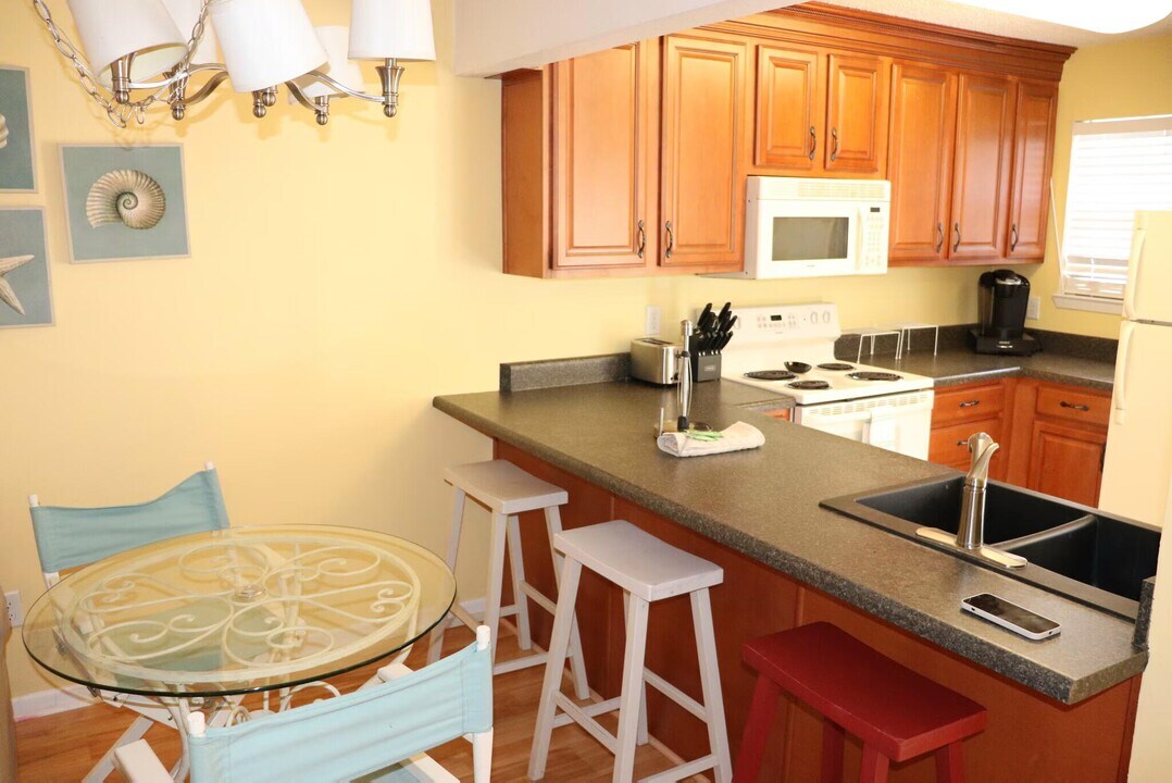 375 Bluefish Dr in Fort Walton Beach, FL - Building Photo