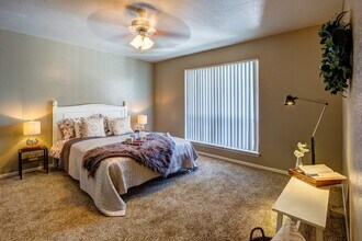 480 W Parker Rd in Houston, TX - Building Photo - Building Photo