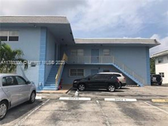 1021 NW 45th St, Unit 4 in Deerfield Beach, FL - Building Photo