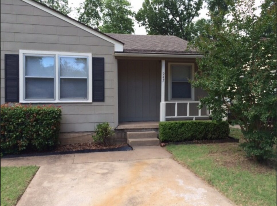 945 E 37th Pl in Tulsa, OK - Building Photo