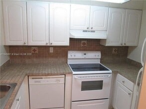 8215 SW 152nd Ave in Miami, FL - Building Photo - Building Photo