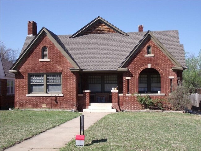 property at 525 NW Eubanks St