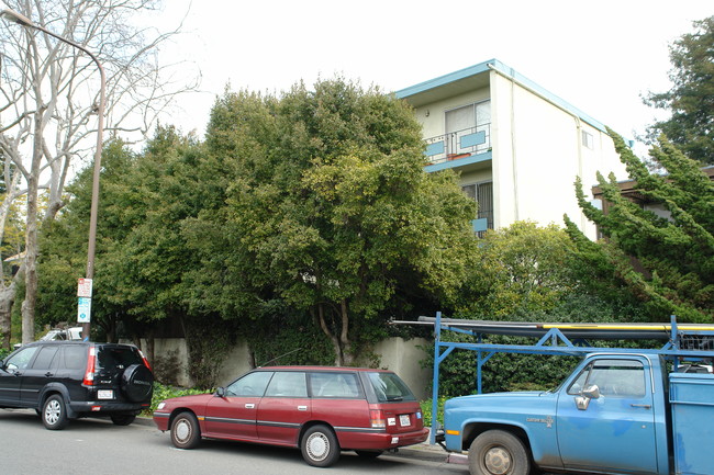 1329 Henry St in Berkeley, CA - Foto de edificio - Building Photo