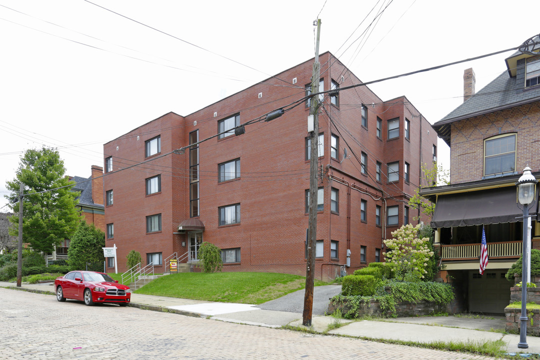 Whitney Hall Apartments in Pittsburgh, PA - Foto de edificio