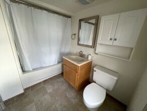 13 Charlton St, Unit 2nd Floor in Princeton, NJ - Building Photo - Building Photo