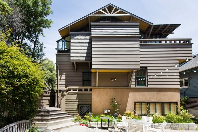 6451 Benvenue Ave in Oakland, CA - Building Photo - Building Photo