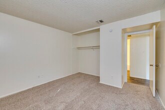 San Aurelio in Phoenix, AZ - Building Photo - Interior Photo
