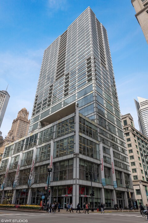 8 E Randolph St, Unit 150 in Chicago, IL - Building Photo