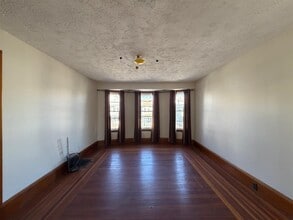 1040 Broadway, Unit 2 in Somerville, MA - Foto de edificio - Building Photo