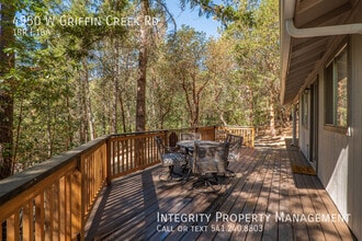 4950 W Griffin Creek Rd in Medford, OR - Building Photo - Building Photo