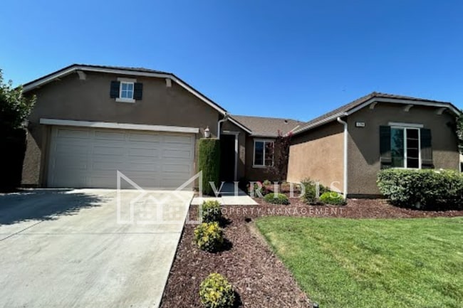 3298 Tradewinds Ave in Tulare, CA - Building Photo - Building Photo
