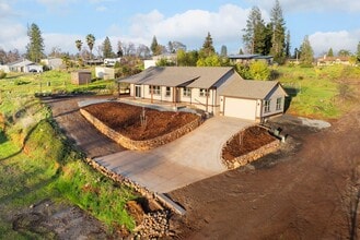 623 Gregs Way in Paradise, CA - Building Photo - Building Photo