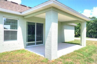 8886 98th Ct, Unit 05-516 in Vero Beach, FL - Building Photo - Building Photo