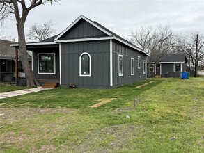 433 Annie St in Taylor, TX - Foto de edificio - Building Photo